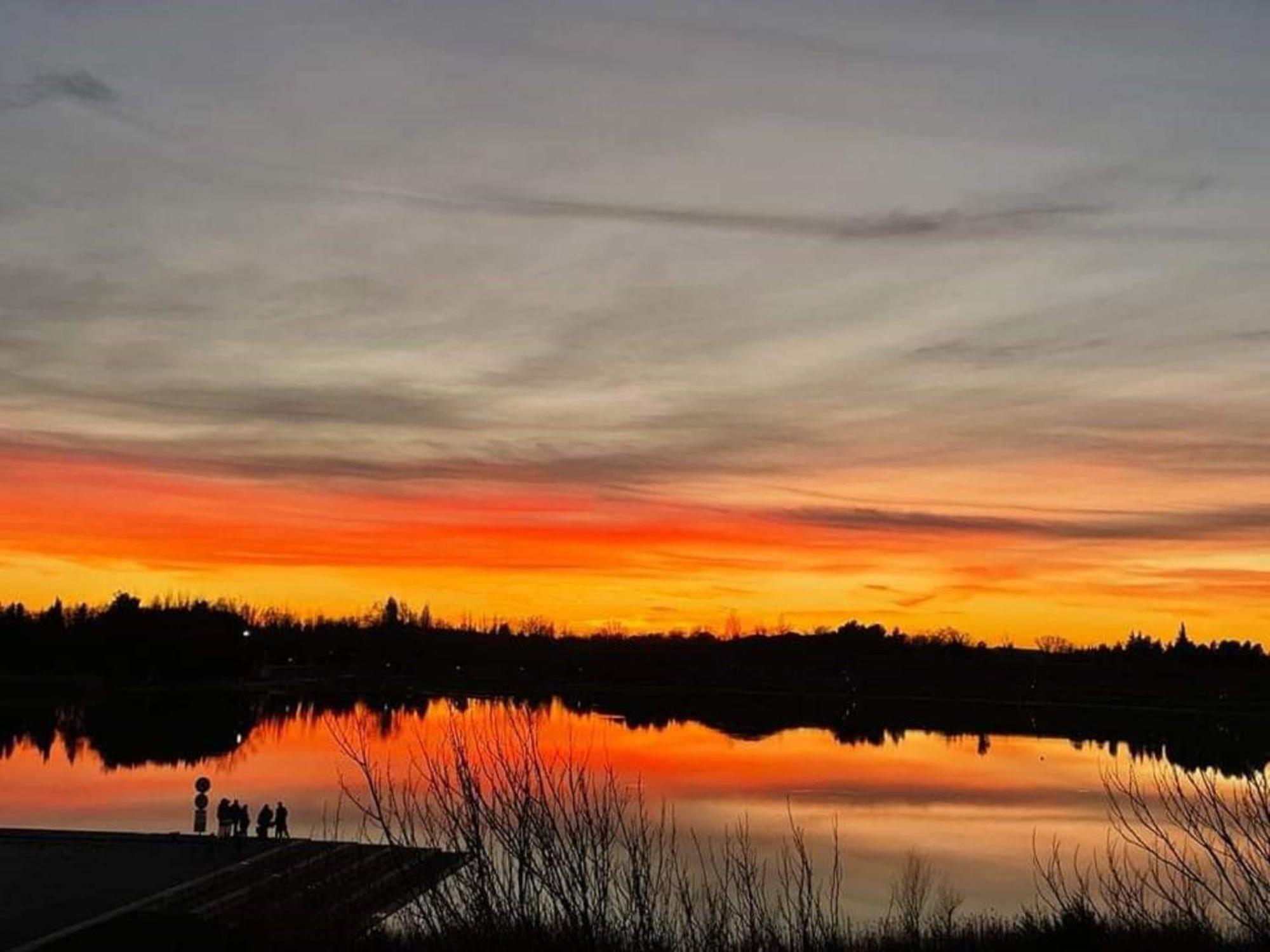 Lakeside Provence - Appartement Classe 4 Etoiles, Vue Sur Le Lac, Parking Sous-Sol, Double Clim Monteux Exteriör bild